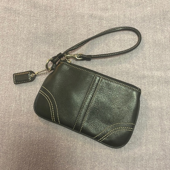 Coach Handbags - Coach Wristlet